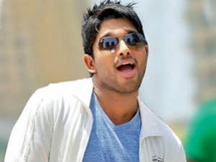 Photo shoot: Allu Arjun sporting 60 costumes in Iddarammayilatho