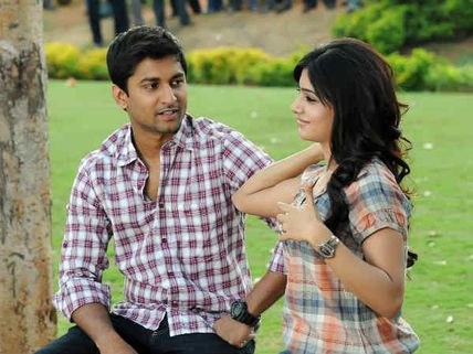 Yeto Vellipoyindi Manasu - Movie review