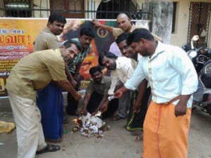 Rajnikanth fans start anti-smoking campaign