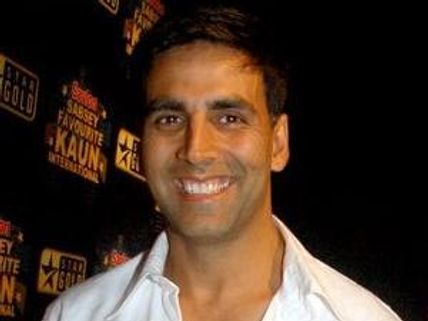 Akshay Kumar turns singer for Special Chabbis, dedicates song to Twinkle