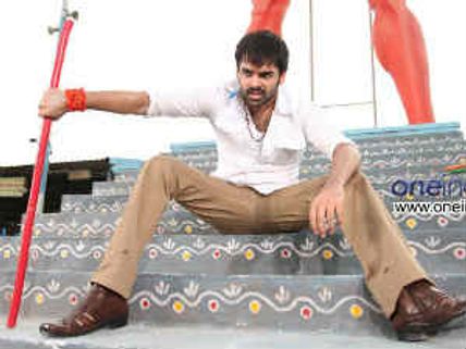 Ram Pothineni sprains his ankle on Ongole Gitta set