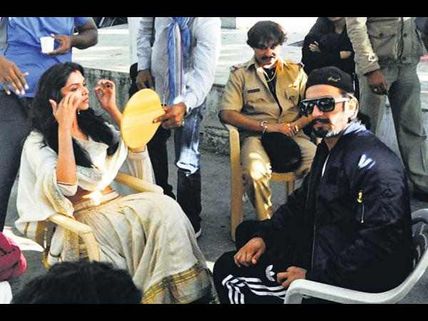 Ram Leela Pics: Deepika Padukone spotted with ek chutki sindoor!