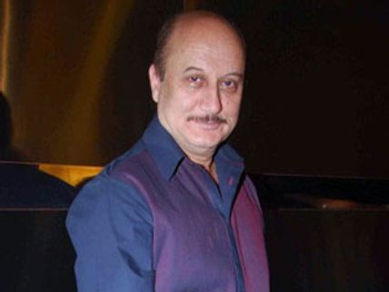 Anupam Kher directs short film tribute to Robert De Niro