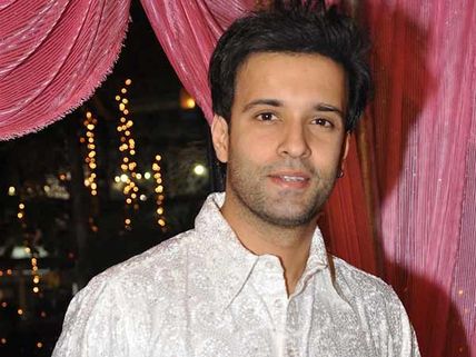 Aamir Ali doesn't believe in TRPs - See rare pictures