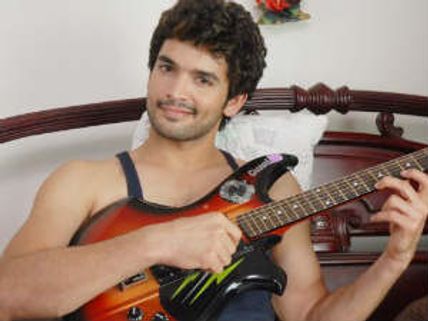 Diganth enters Bollywood with 1920 London