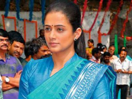 Photos: Priyamani playing Sonia Gandhi in Chandi?
