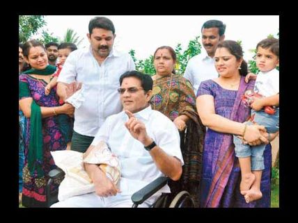 Jagathy Sreekumar faces the media after accident - Pictures