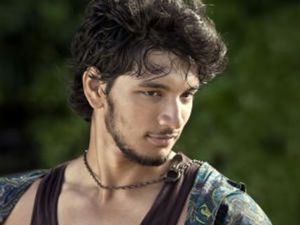 Gautham Karthik goes back to college!