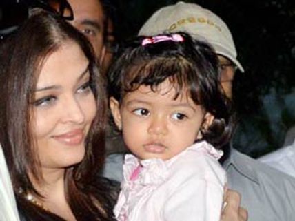 OMG, Aishwarya Rai's baby Aaradhya Bachchan chants Gayatri mantra