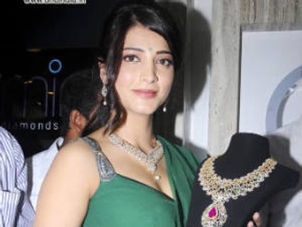 Shruti Hassan to enter Kannada films, pairing up with Puneet Rajkumar?