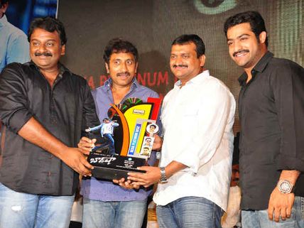 Photos: Baadshah bosses celebrate Hexa Platinum Disc