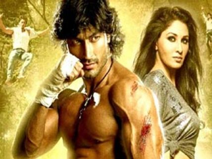 Commando Movie Review:  An out and out Vidyut Jamwal film