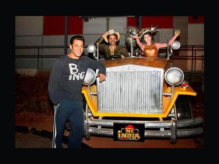 Photos: Salman's day out!