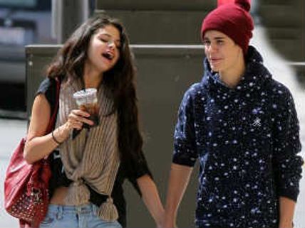 Friends tried to keep Selena Gomez, Justin Bieber apart?
