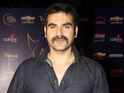 Salman Khan's brother Arbaaz Khan wishes to work with SRK!