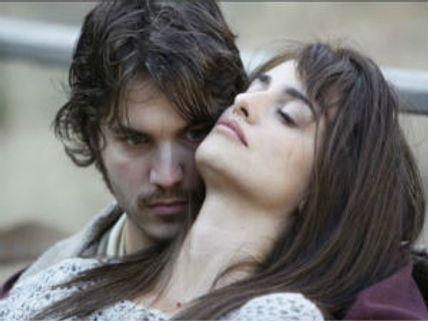 Penelope Cruz's topless scene in Venuto al Mondo