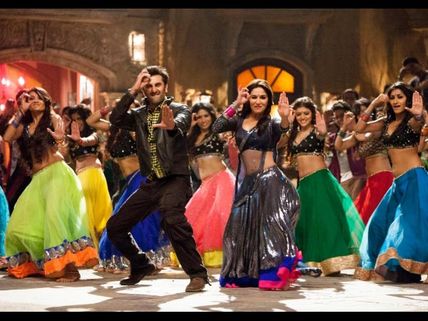 Watch: Madhuri Dixit's sizzling chemistry with Ranbir Kapoor in Ghaagra
