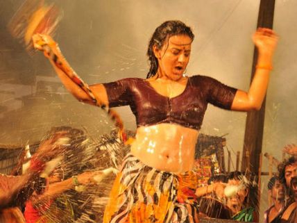 Pooja Gandhi's dare bare scenes, a hit in TN