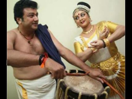 Pictures: Jayaram turns a chenda player in Swapaanam