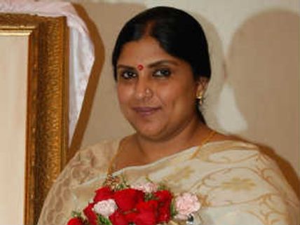 Sripriya to direct 22 Female Kottayam remakes