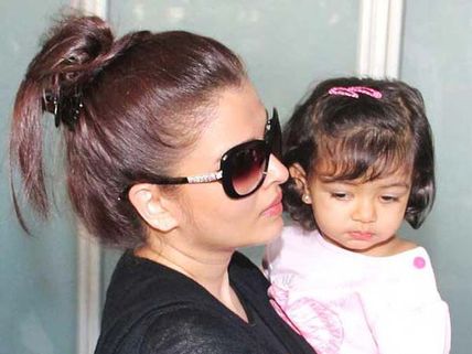 Pics: Aishwarya Rai Bachchan snapped with Aaradhya, Abhishek at Airport