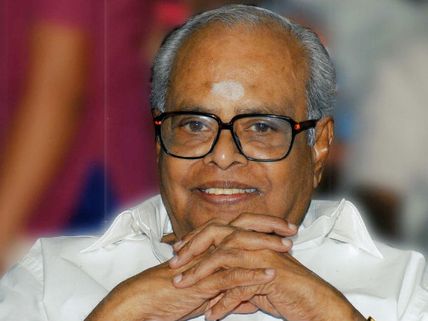K Balachander praises Thillu Mullu