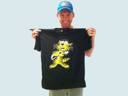 Photos: Brett Lee launches t-shirt to mark World Music Day