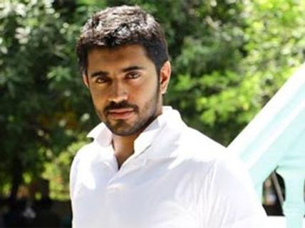 Nivin Pauly gets a new heroine in 1983!