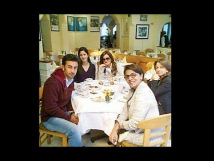 In Photos: Katrina dines with alleged boyfriend Ranbir Kapoor and mom Neetu
