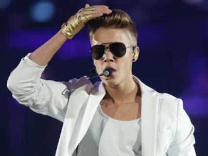 Justin Bieber sued for assaulting a photographer