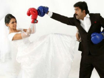 Anoop Menon and Bhavana in 'Angry Babies'