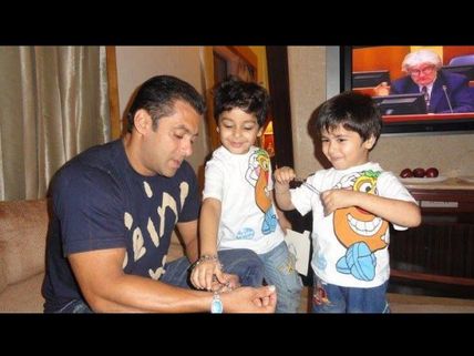 New Photo: What's Salman Khan doing with the two cutie-pies?