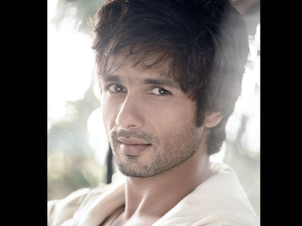 Shahid Kapoor To Host IIFA Again