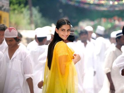 Sonam Wants To Play 'Tragedy Queen' Meena Kumari