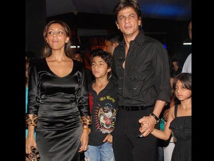 SRK throws party after his newborn comes home