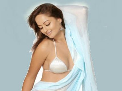 I Wear A One-Piece Swimsuit In Om 3D: Nikesha Patel