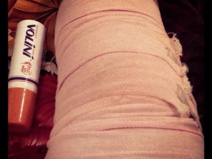 Ragini Dwivedi Hurts Her Knee