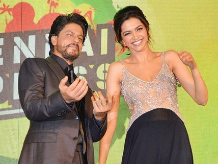 Deepika's Sweet Kiss To Shahrukh Khan