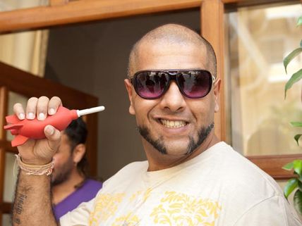 Why Is Vishal Dadlani Upset Over SRK's Lungi Dance?