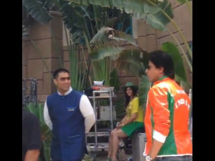 On The Sets Pictures: SRK Kickstarts Happy New Year's Shooting In Dubai