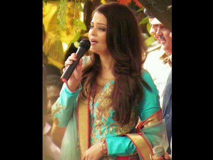 In Pics: Ravishing Aishwarya Rai Brings Traffic To A Halt In Surat