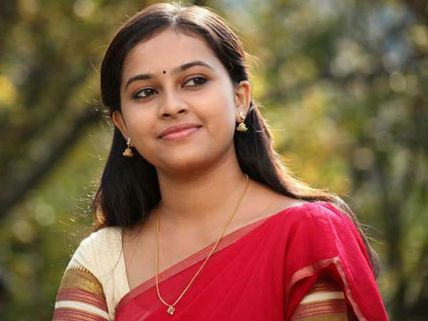 Sri Divya's Performance In VPVS Bags Rave Reviews