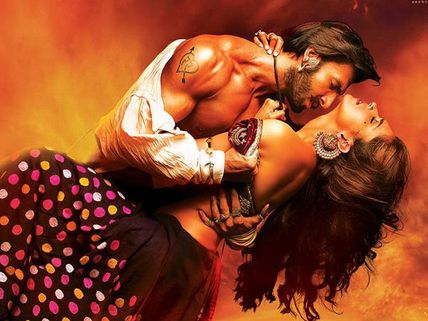 Ram Leela New Pics: Ranveer-Deepika Proves To Be So Much In Love!