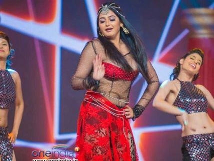 Photos: Ragini Dwivedi Suffers Wardrobe Malfunction