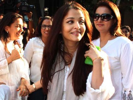 Ash Vs Rani, Juhi Vs Madhuri: Rivals' Face Off at Madhuri Dixit's Dad's Prayer Meet