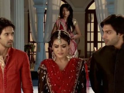 Qubool Hai: Asya Separated; Zoya To Find Her Father Soon?