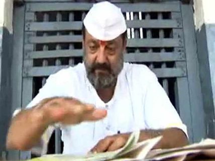 In Pics: Sanjay Dutt Preparing For A Play And Lungi Dance In Yerawada Jail