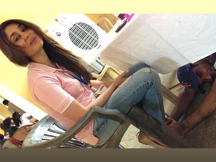 Guess Who Touched Kareena Kapoor's Feet!