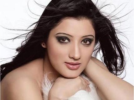 Richa Panai To Make Bollywood Debut!