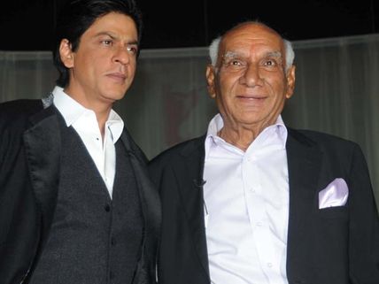 Shahrukh Khan To Walk The Ramp With Bollywood Divas